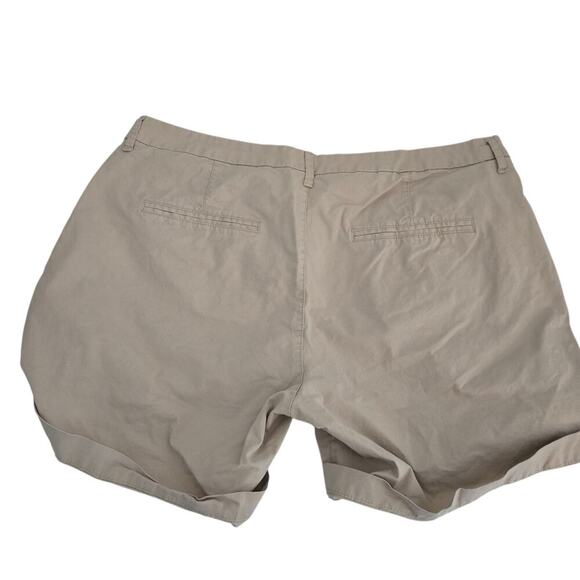 Old Navy Women’s Perfect Shorts 3.5” Khaki Size 16 – Classic Summer Style - Picture 2 of 6
